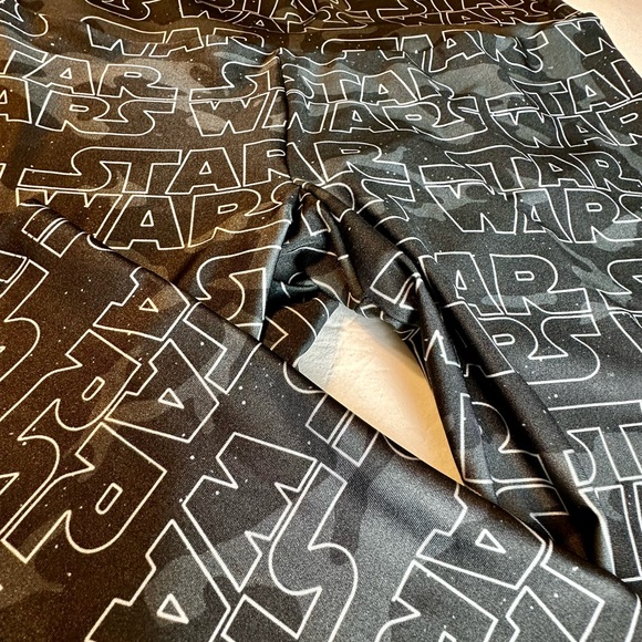 GOLDSHEEP Star Wars Dark Side Camo Leggings Size L EUC - Picture 3 of 5